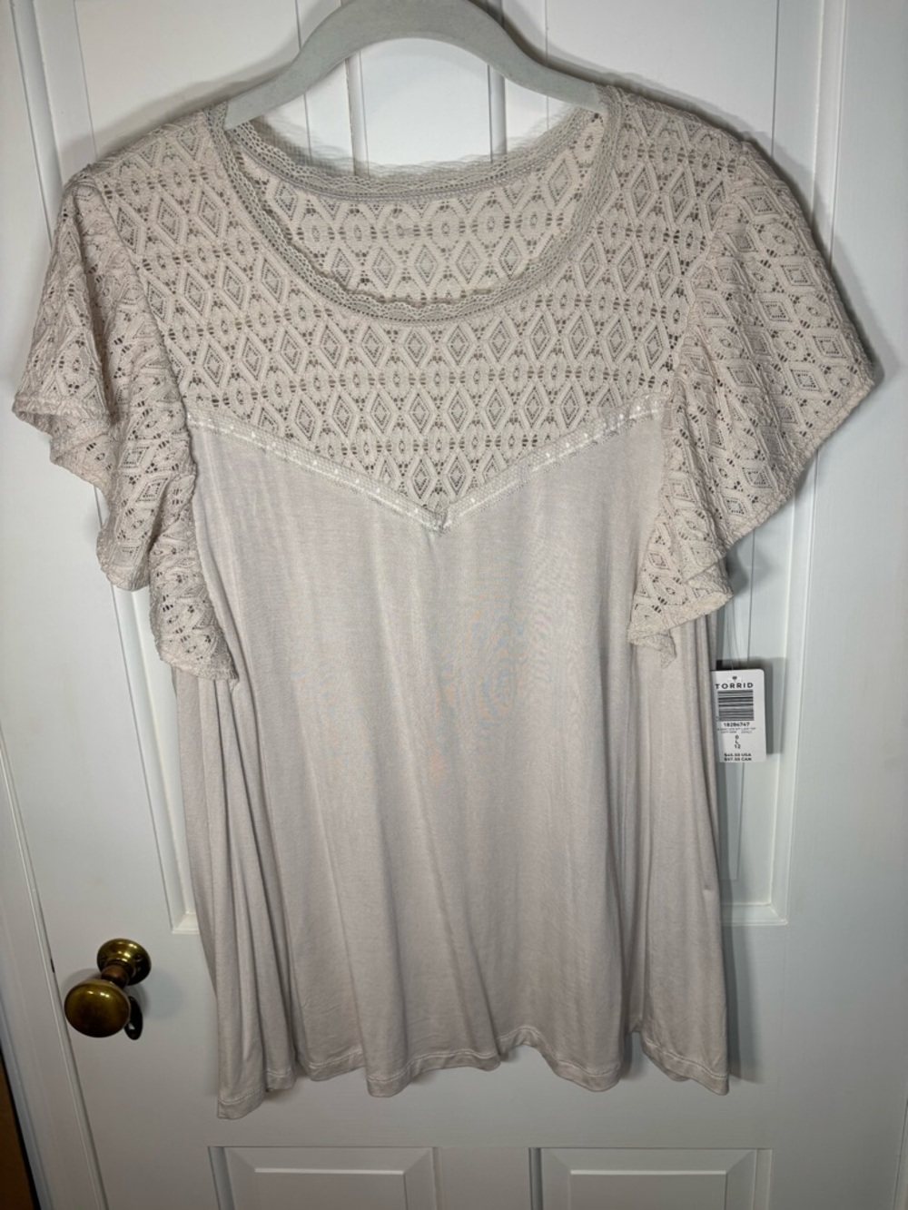 NWT Torrid Women’s 0 Large Knit Super Soft Lace Top Beige Grey  Flutter Sleeve